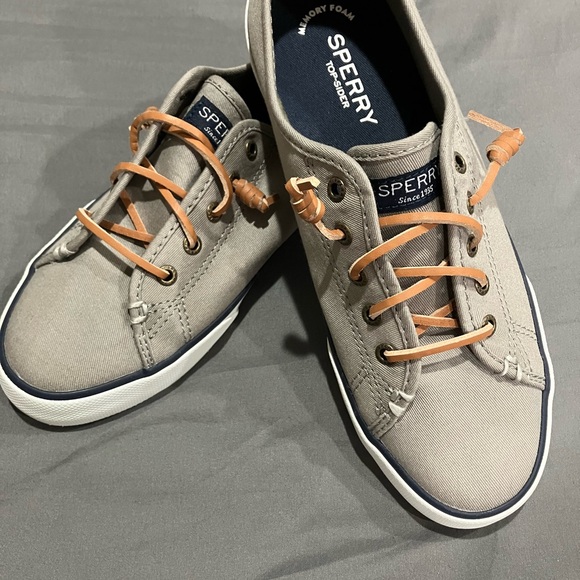 Sperry women’s sneakers 8.5 - Picture 2 of 3